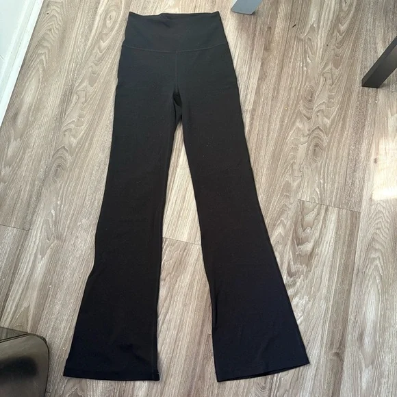 Lululemon Groove high rise flared pant/ leggings - Picture 9 of 11